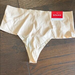 SPANX Nude Tone Seamless Thong Sz M new nwt